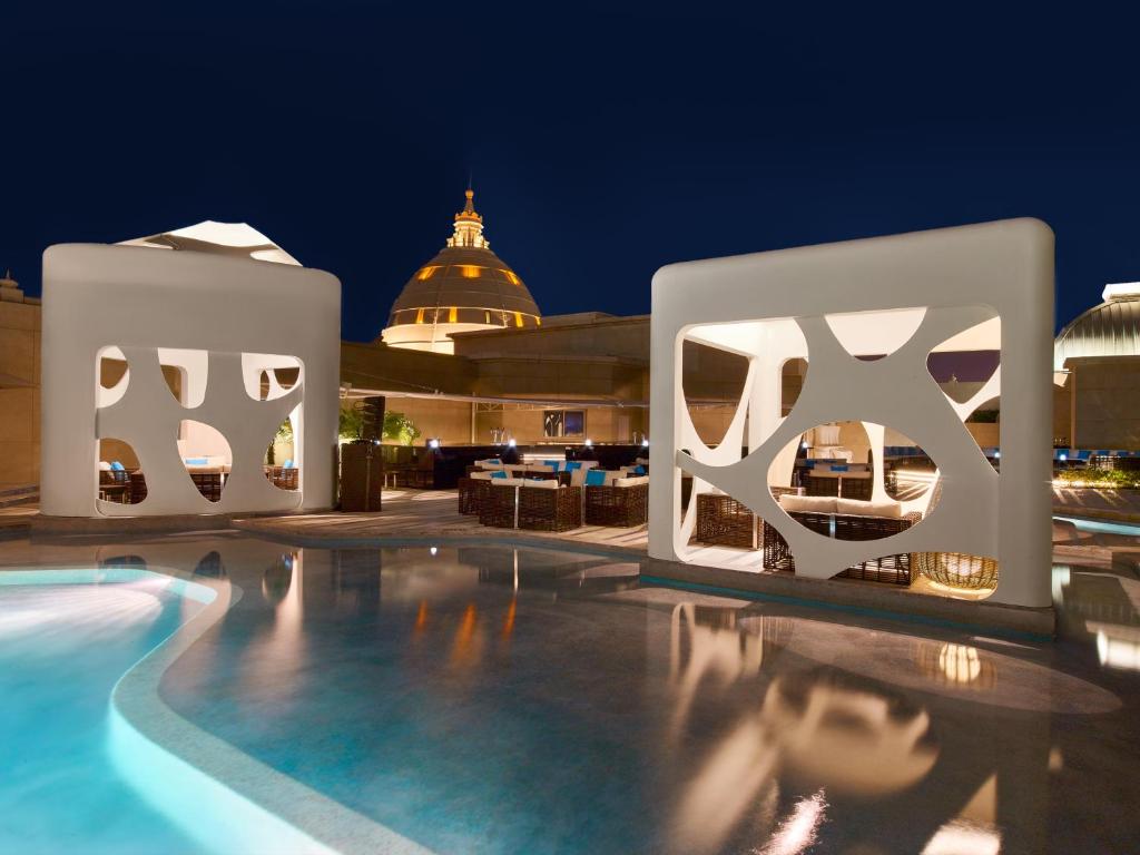 Цены, V Hotel Dubai, Curio Collection by Hilton