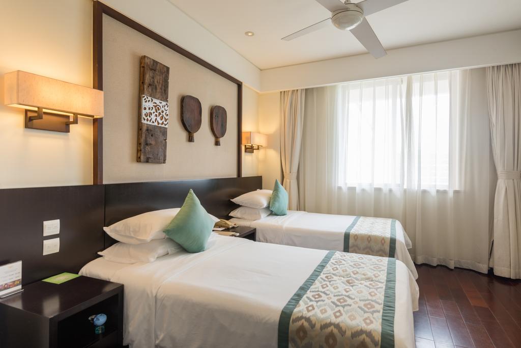 Відпочинок в готелі Howard Johnson Resort Sanya Bay Санья