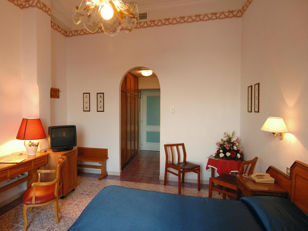 Горящие туры в отель La Bussola (Amalfi) Амальфи