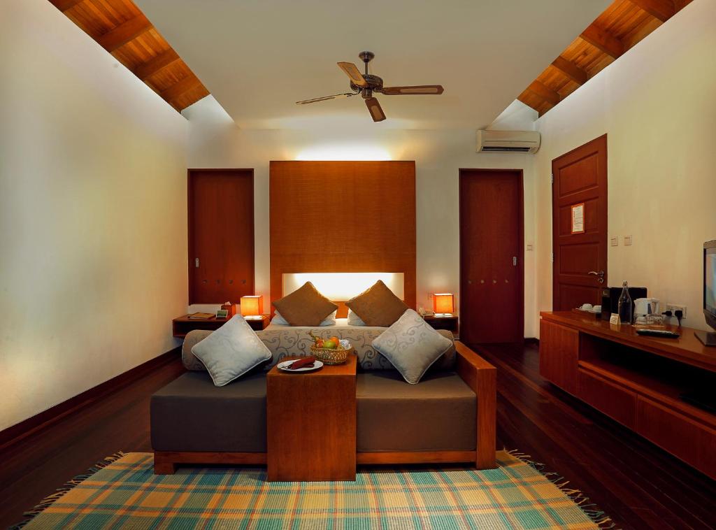 Цены в отеле Medhufushi Island Resort