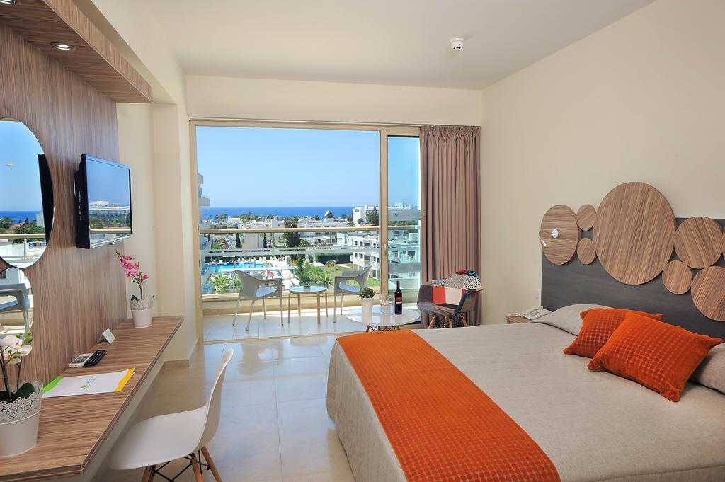 Відпочинок в готелі Nelia Beach Ая-Напа Кіпр