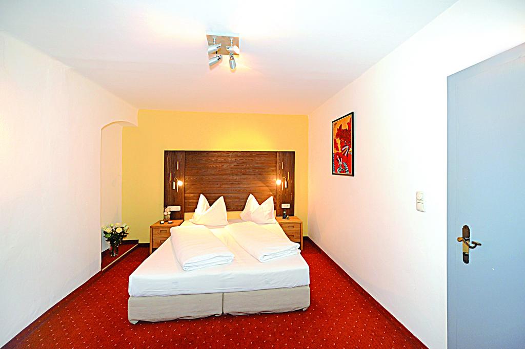Цены в отеле Koenig Hotel (Saalbach)