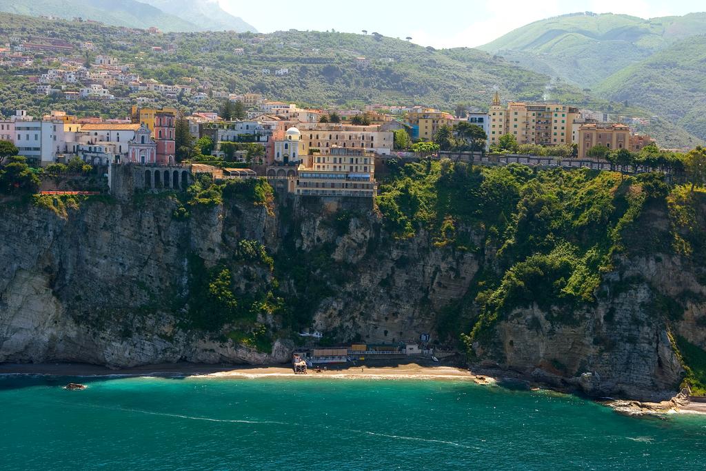 Sporting (Vico Equense), The Gulf of Naples prices