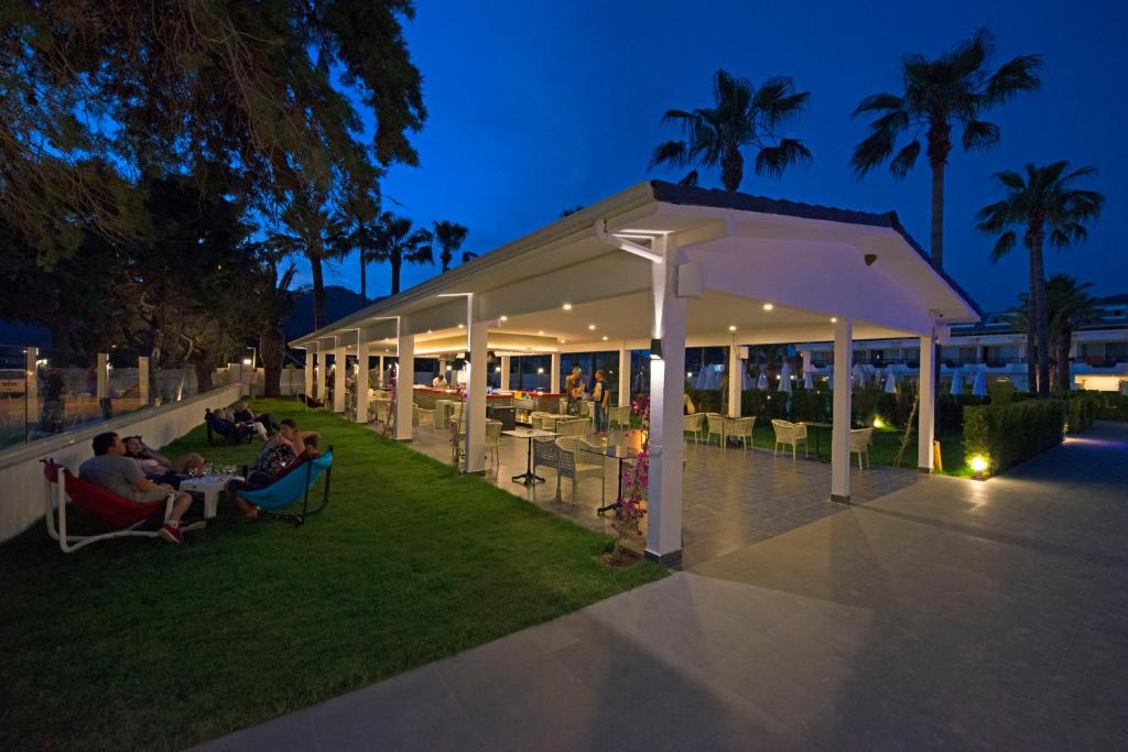 Отдых в отеле Voxx Marmaris Beach Resort Мармарис