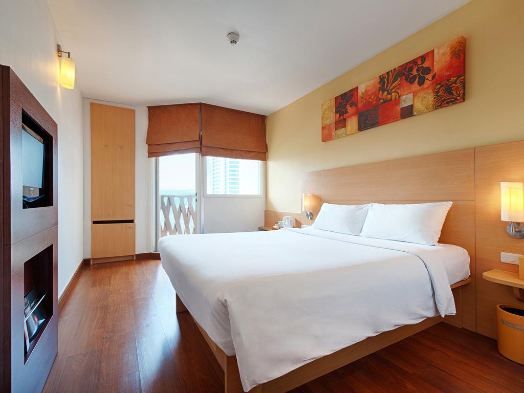Ibis Pattaya Hotel ціна