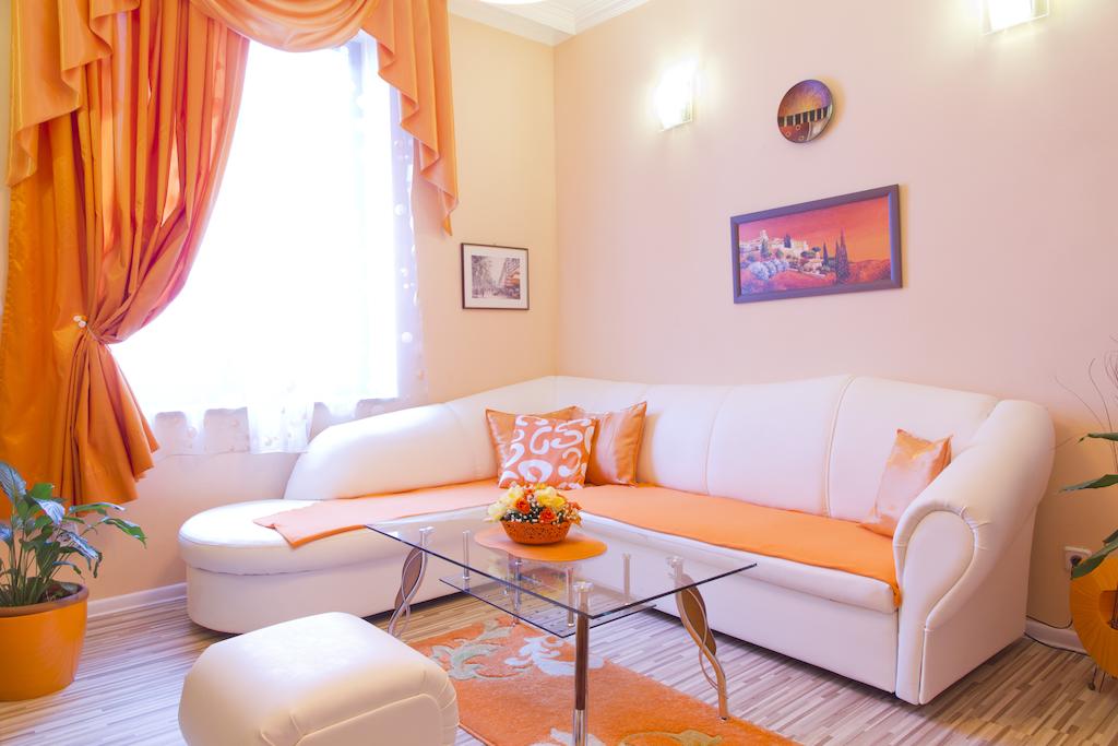 Orange Flower Apartments 2/3 фото и отзывы