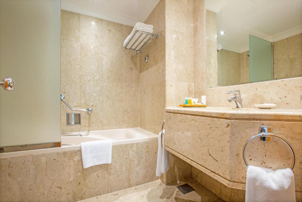 Dubai Marine Beach Resort & Spa, photos of rooms