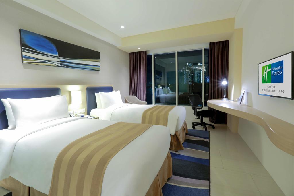Готель, 3, Holiday Inn Express Jakarta International Expo