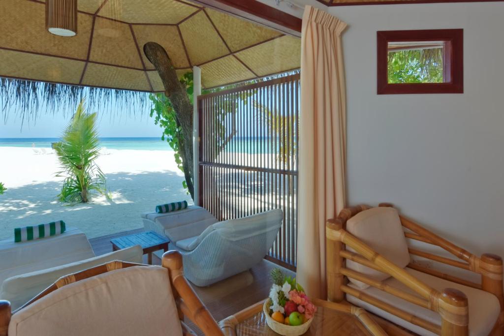 Горящие туры в отель Thulhagiri Island Resort Северный Мале Атолл Мальдивы