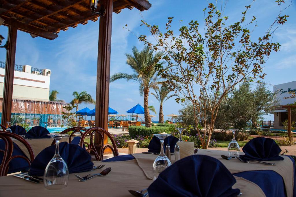 Відпочинок в готелі Lahami Bay Beach Resort And Gardens