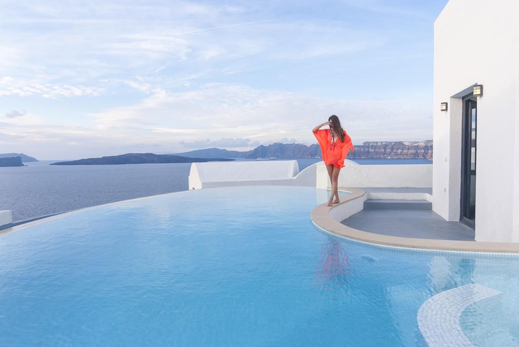 Готель, Ambassador Santorini Luxury Villas & Suites