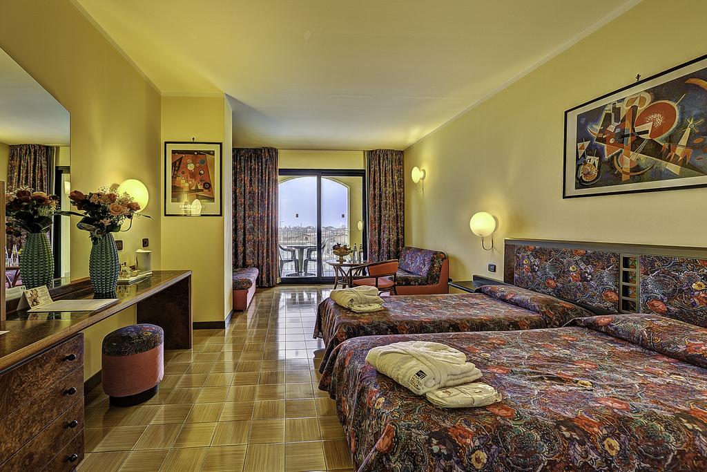 Отдых в отеле Parc Hotels Caesar Palace Регион Мессина Италия