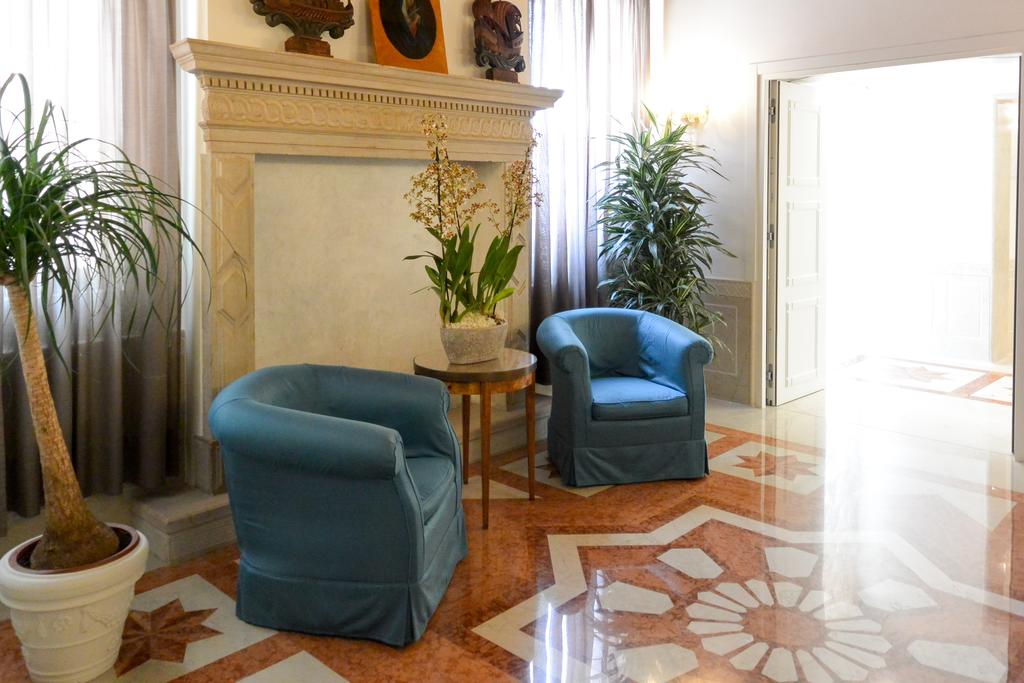 Фото готелю Santa Chiara & Residenza Parisi