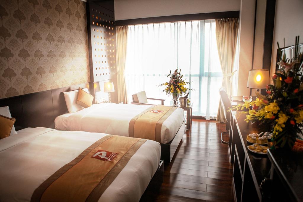 Tours to the hotel Halong Palace Hotel Hạ Long Vietnam