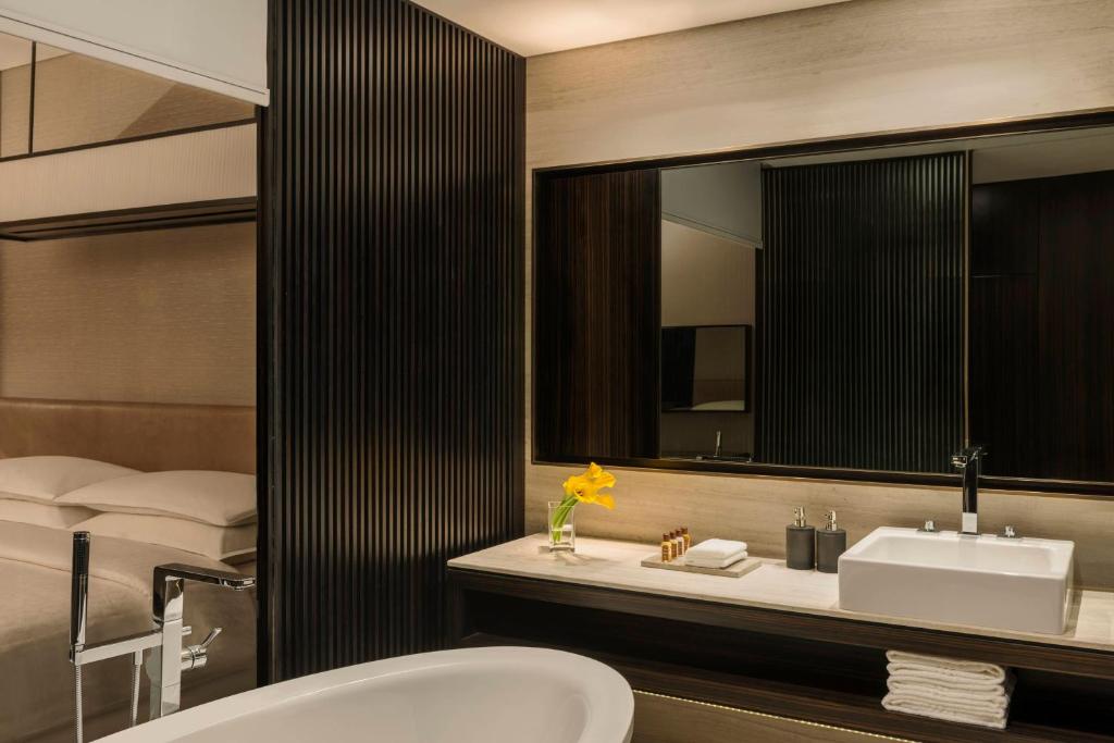 Фото отеля Sheraton Grand Hotel Dubai