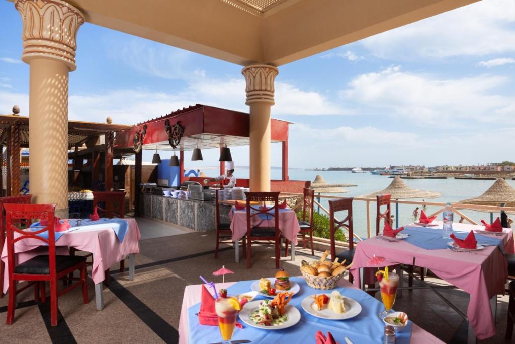 King Tut Aqua Park Beach Resort, Hurghada ceny
