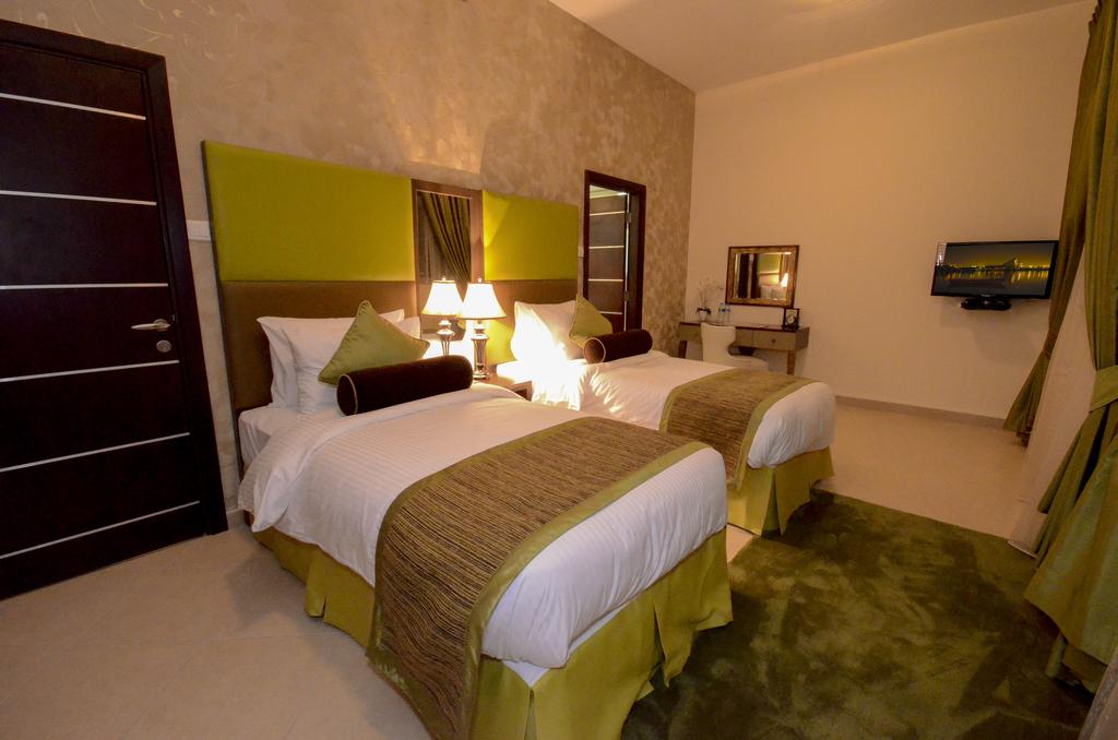 Цены в отеле Al Waleed Palace Hotel Apartments Al Barsha