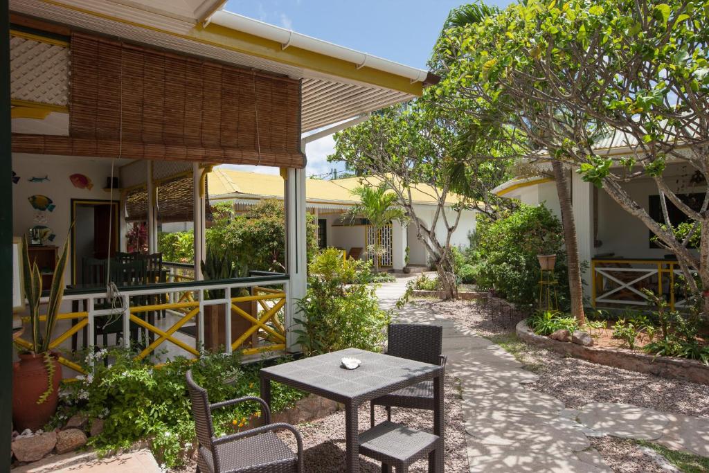 Горящие туры в отель Pension Michel Ла-Диг (остров) Сейшелы
