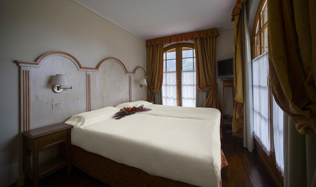 Holidays Dolomiti Apartment Resort (Pinzolo/Carisolo), фото