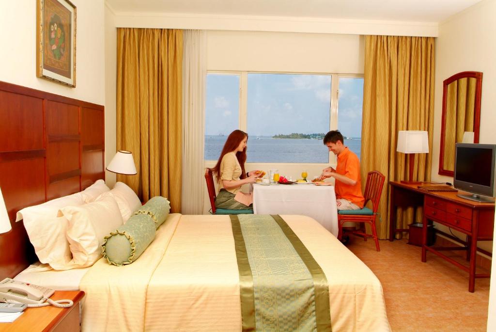 Мальдивы Hulhule Island Hotel