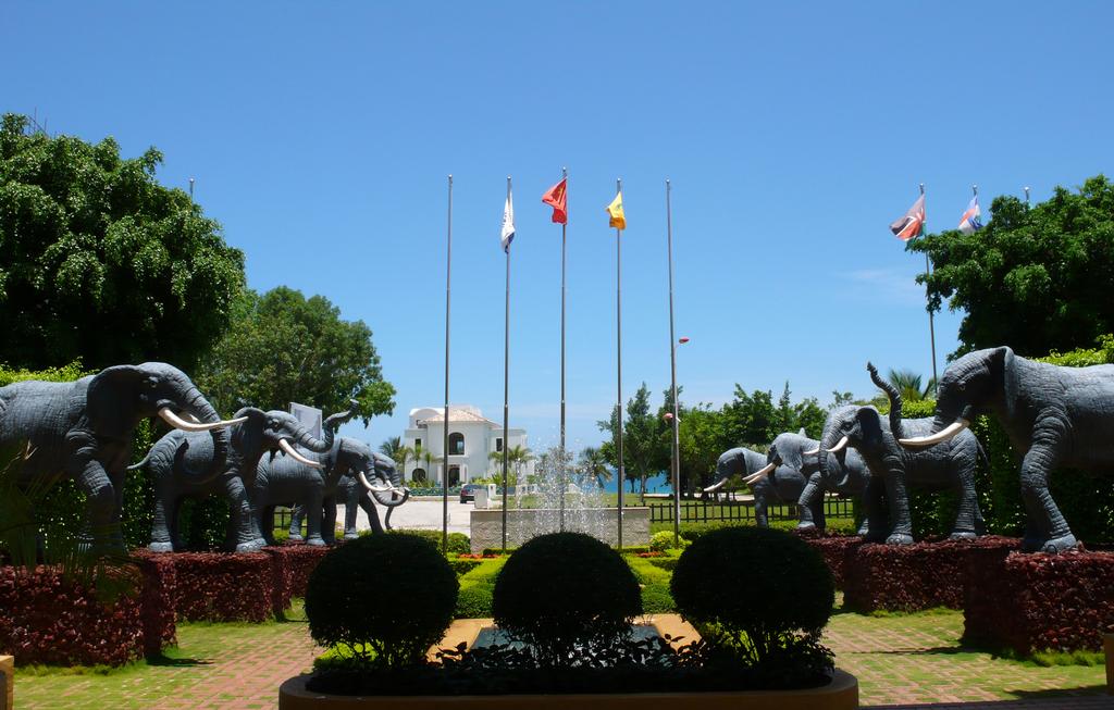 Universal Resort, Chiny, Zatoka Yalong