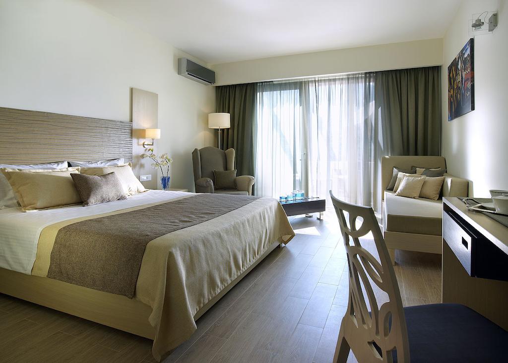 Фото готелю Filion Suites Resort & Spa