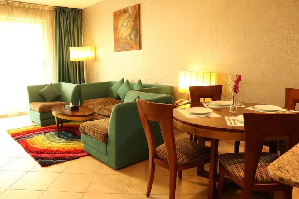 Al Manar Grand Hotel Apartment, odżywianie