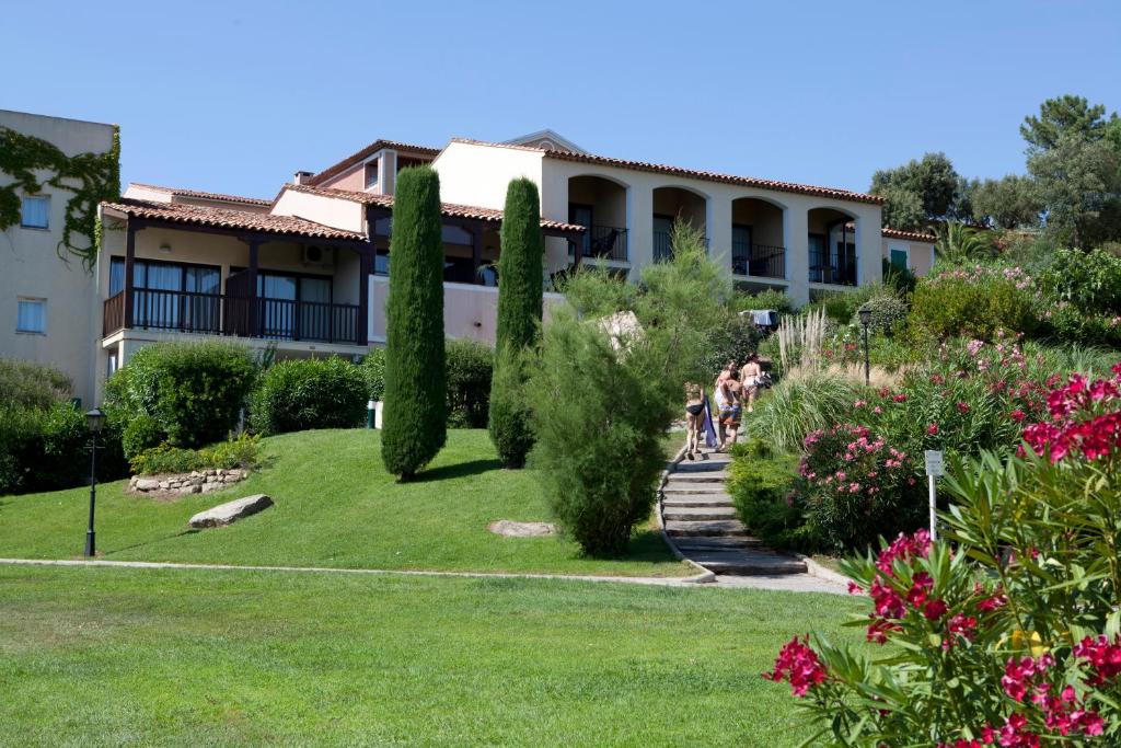 Горящие туры в отель Residence Les Parcs de Grimaud Гримо