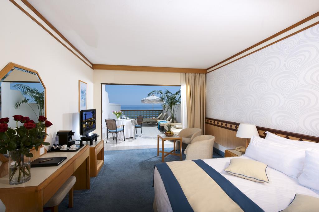 Athena Beach Hotel Cypr ceny
