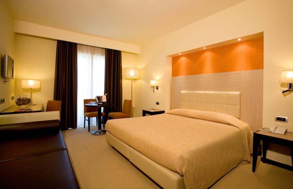 Відпочинок в готелі Olimpo Grand Hotel Барі Італія