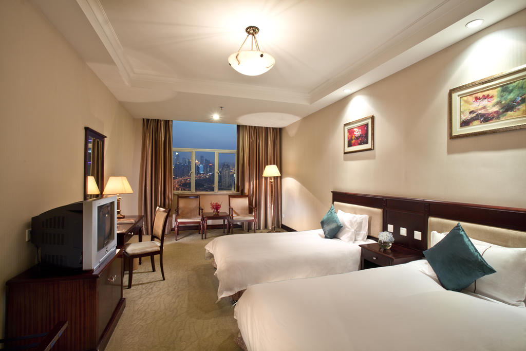 Цены в отеле Golden River View Hotel Shanghai
