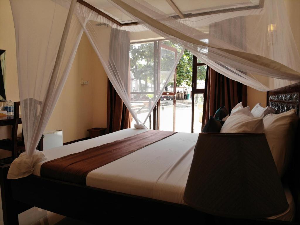 Відпочинок в готелі Amaan Bungalow Beach Hotel Нунгві Танзанія