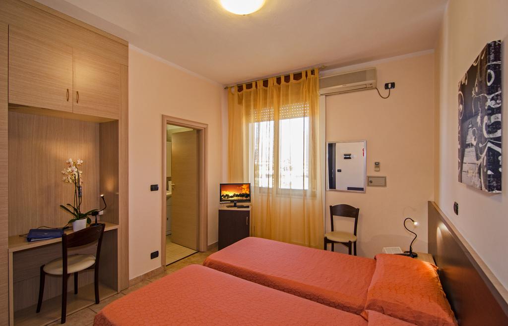 Hotel Gabrini, Италия, Марина-ди-Масса, туры, фото и отзывы