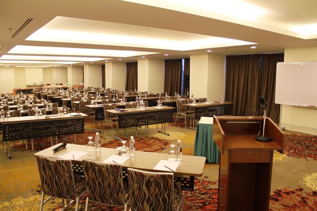 Горящие туры в отель Royal Hotel Куала-Лумпур