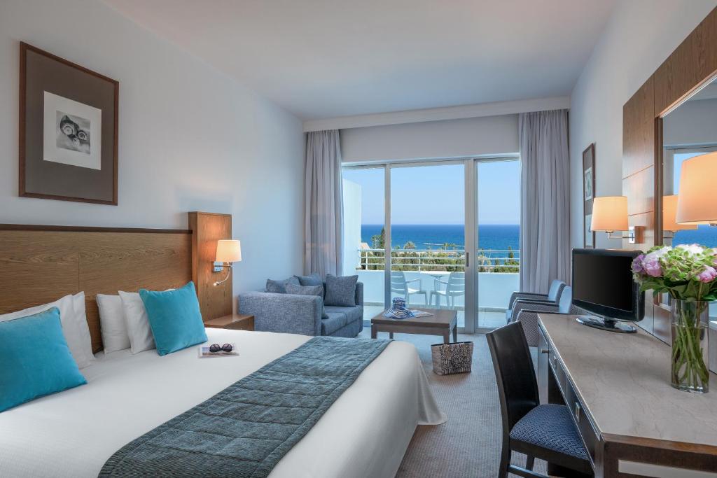 Лимассол Mediterranean Beach Hotel цены