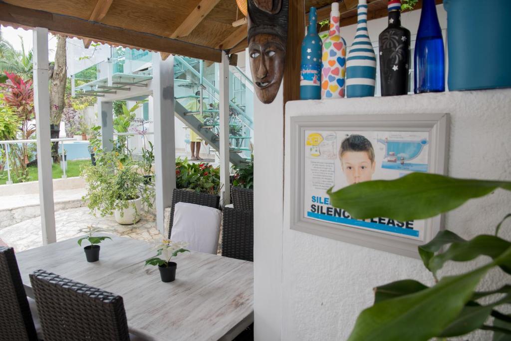 Hotel Neptuno'S Refugio, Доминиканская республика, Бока-Чика, туры, фото и отзывы
