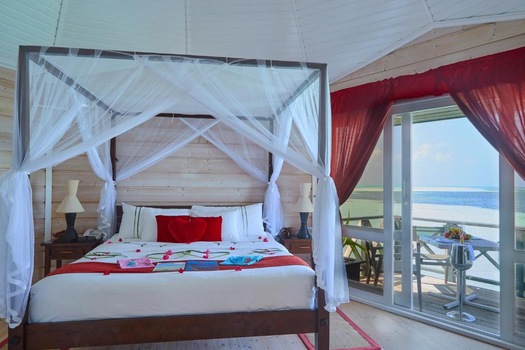 Отдых в отеле Kuredu Island Resort Лавиани Атолл Мальдивы