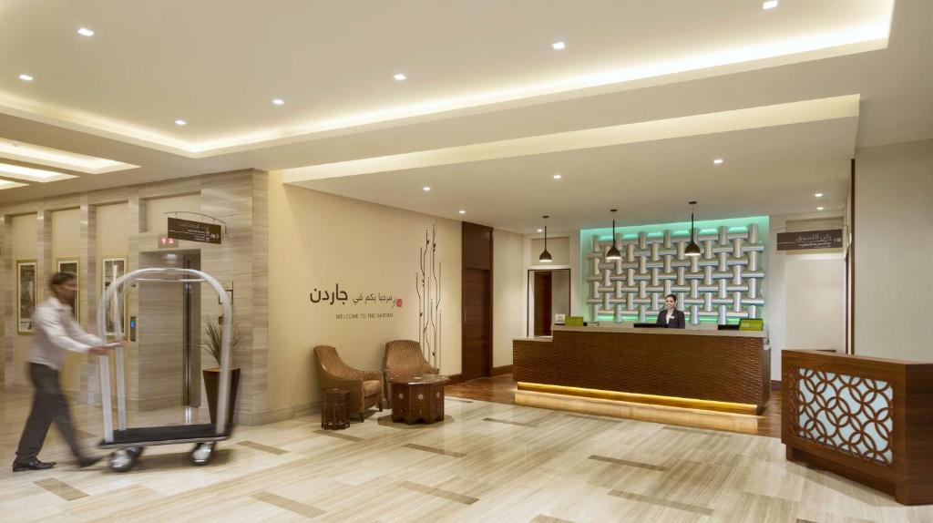 Hilton Garden Inn Dubai Al Muraqabat, Zjednoczone Emiraty Arabskie, Dubaj (miasto), wakacje, zdjęcia i recenzje