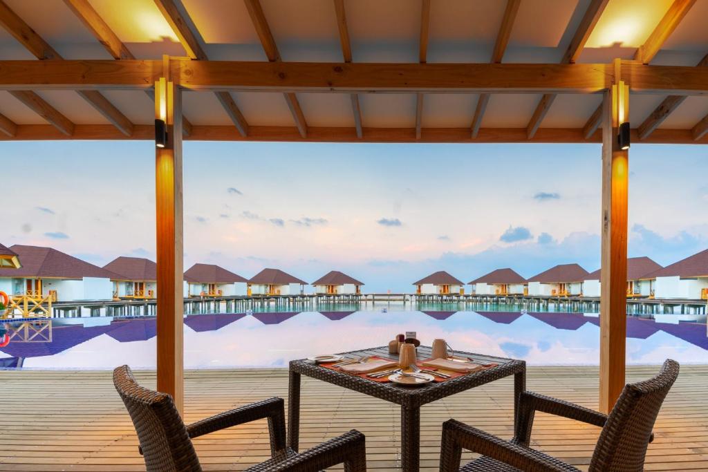 Відпочинок в готелі Ellaidhoo Maldives by Cinnamon Арі & Расду Атоли