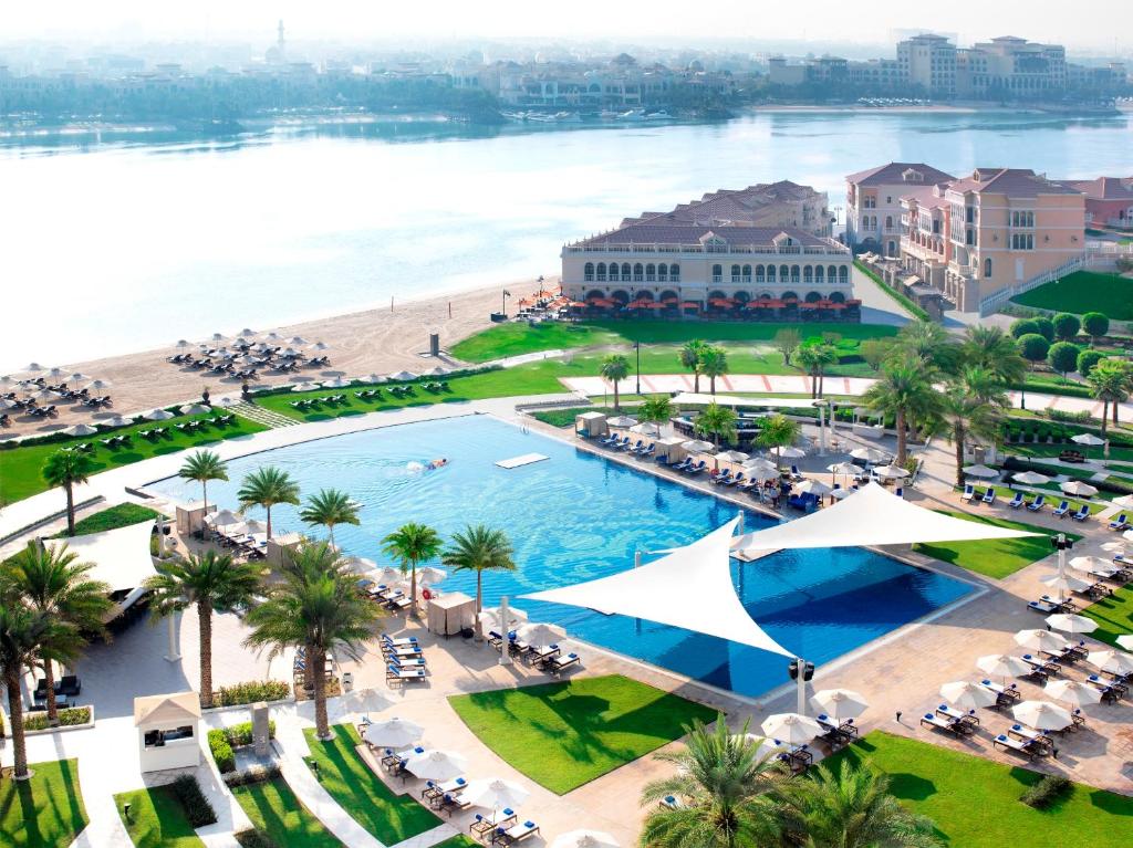 Ціни, The Ritz Carlton Abu Dhabi Grand Canal