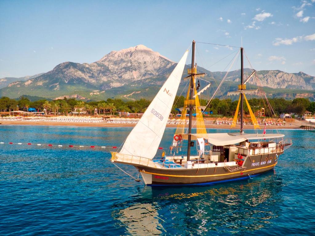 Горящие туры в отель Pirate's Beach Club Кемер Турция