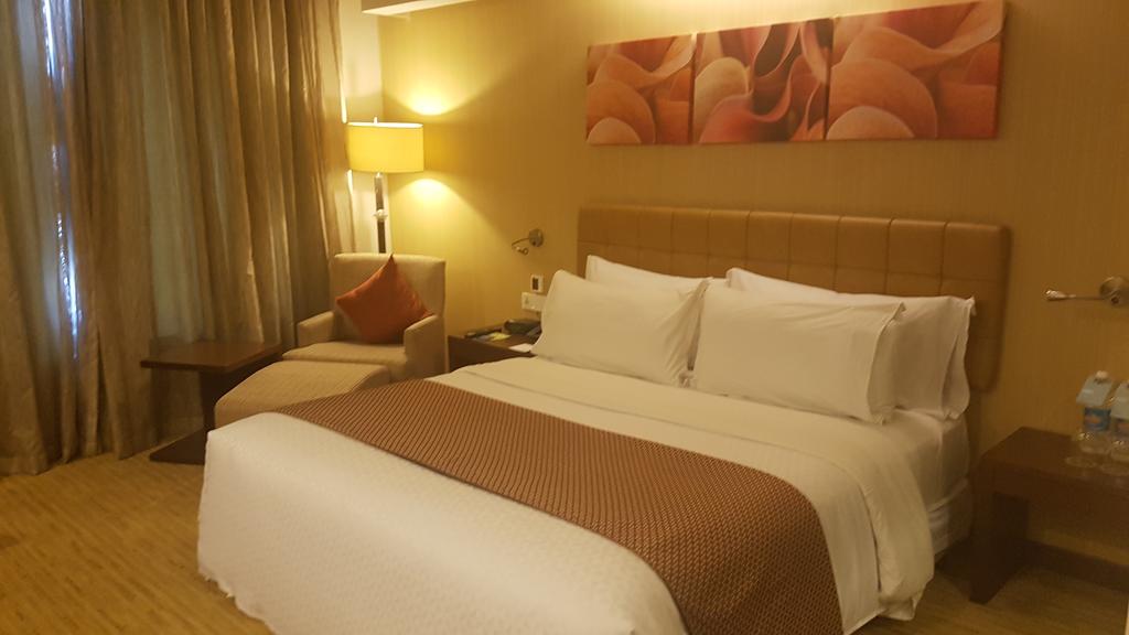 Hotel guest reviews Four Points By Sheraton Hotel and Serviced Apt