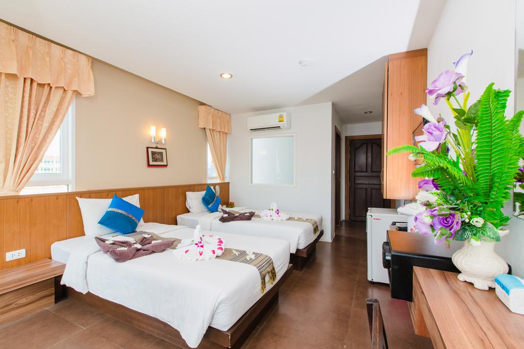 Цены в отеле Azure Bangla Phuket (ex. Rcb Patong Hotel)