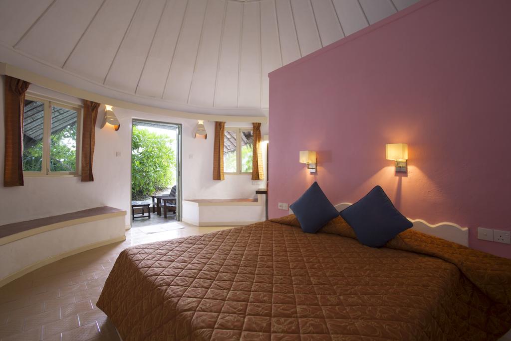 Горящие туры в отель Bathala Island Resort Ари & Расду Атоллы Мальдивы