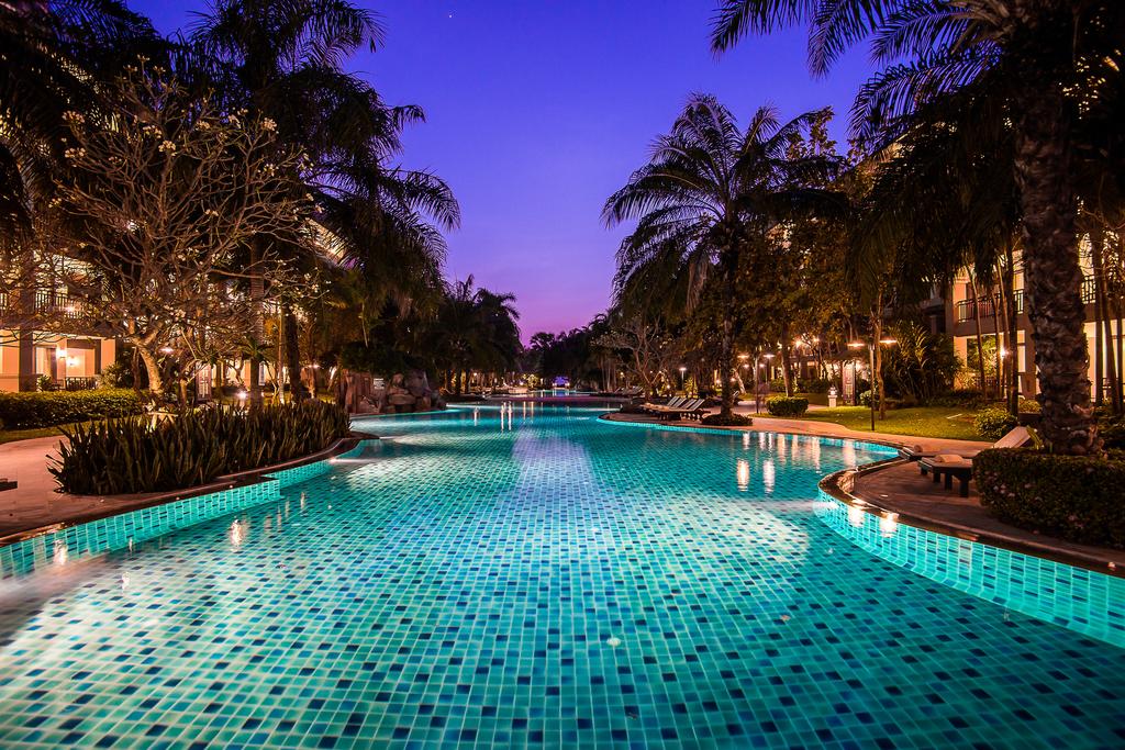 Tours to the hotel Ravindra Beach Resort Pattaya Thailand