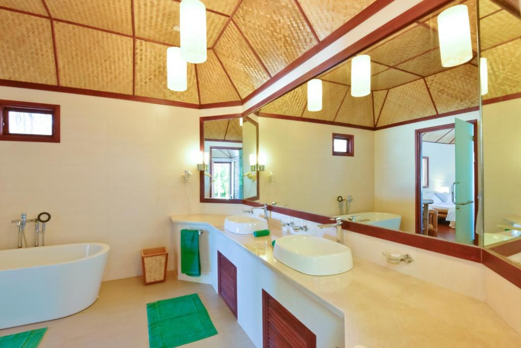 Цены в отеле Thulhagiri Island Resort