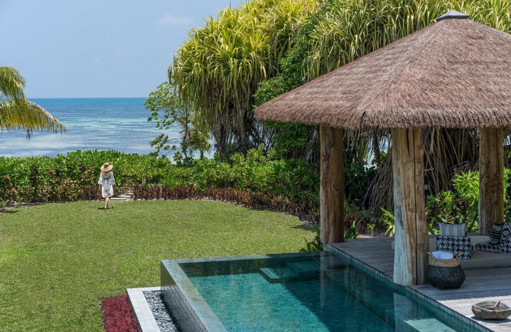 Recenzje hoteli Four Seasons Resort Seychelles at Desroches Island