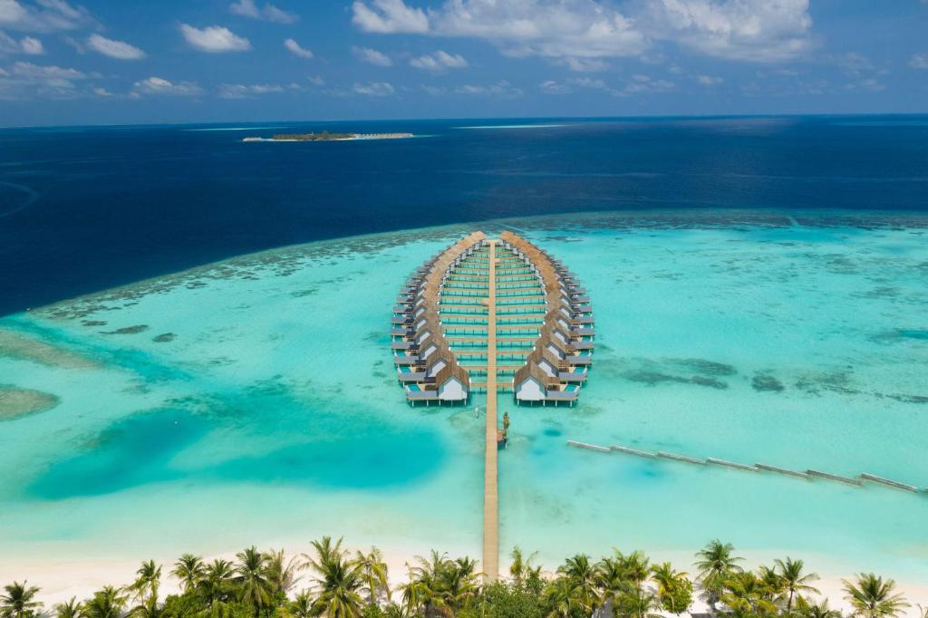 Туры в отель Outrigger Maldives Maafushivaru Resort