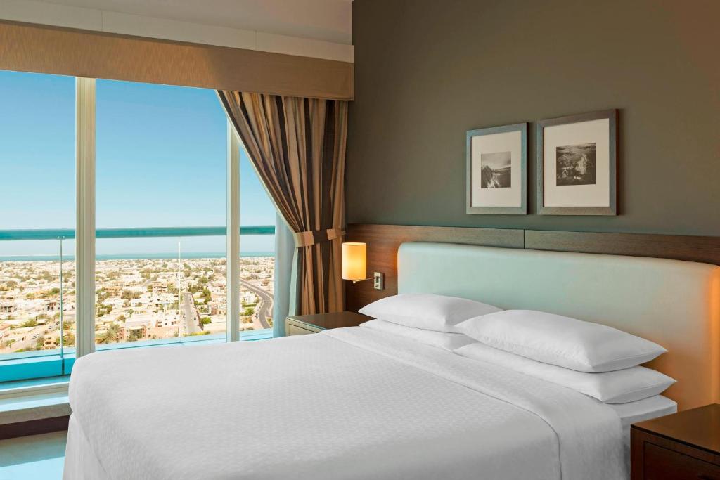Горящие туры в отель Four Points By Sheraton Sheikh Zayed Road Дубай (город)