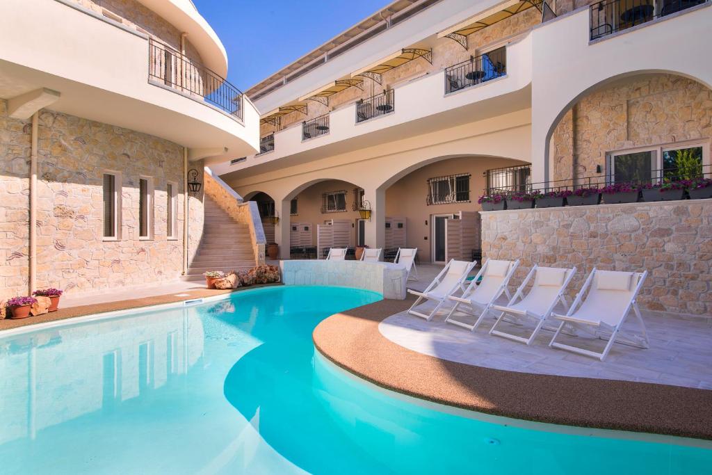 Отзывы об отеле Neikos Mediterraneo Luxury Suites